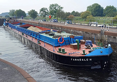 A 500 tonnes capacity barge en route from Hull to Leeds with sea- dredged aggregates, passing through Whitley Lock, near Knottingley